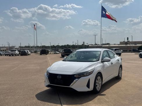 Certified 2024 Nissan Sentra S FWD image 8