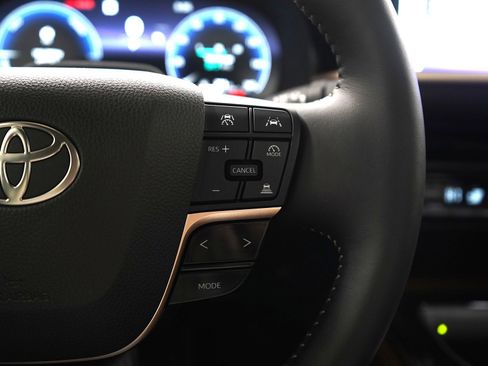 Used 2026 Toyota Crown Limited w/ Advanced Technology Package image 26