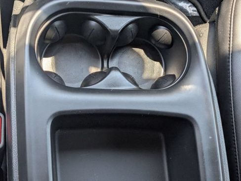 Used 2025 Chrysler Pacifica Select FWD image 21