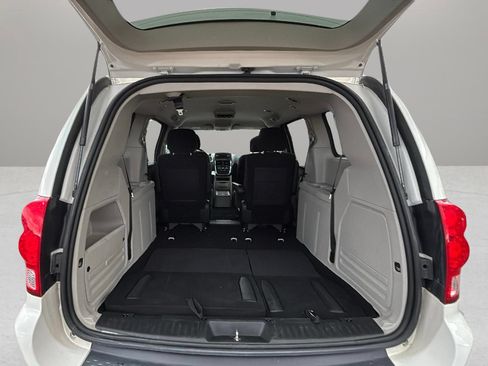 Used 2013 Dodge Grand Caravan SE FWD image 14