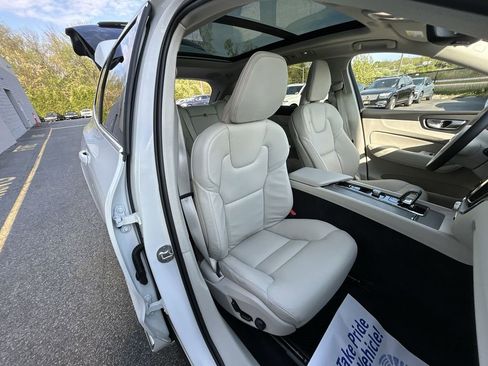 Certified 2023 Volvo XC60 B5 Plus w/ Climate Package AWD/4WD image 25