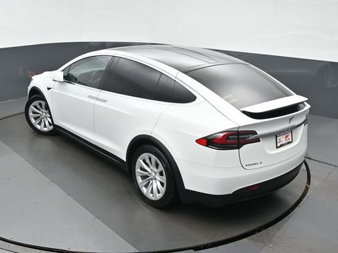 Used 2018 Tesla Model X 75D image 32