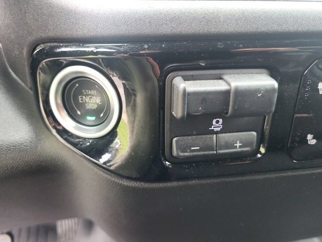 Used 2025 Chevrolet Silverado 2500 LT AWD/4WD image 40