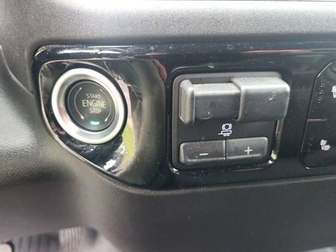 Used 2025 Chevrolet Silverado 2500 LT AWD/4WD image 40