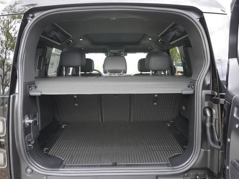 New 2026 Land Rover Defender 110 V8 AWD/4WD image 31