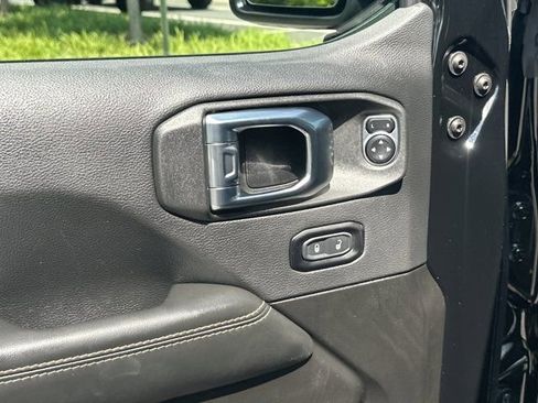 Certified 2025 Jeep Wrangler Unlimited Sahara w/ Safety Group AWD/4WD image 11