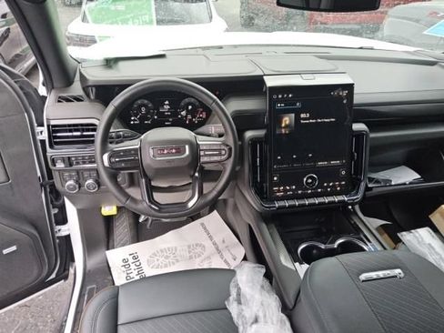 Used 2026 GMC Yukon AT4 AWD/4WD image 3