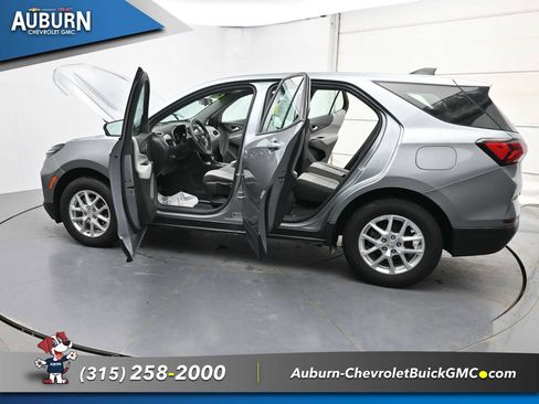 Used 2023 Chevrolet Equinox LS AWD/4WD image 37