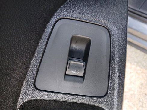 Used 2024 Volkswagen Tiguan SE w/ Panoramic Sunroof Package image 30