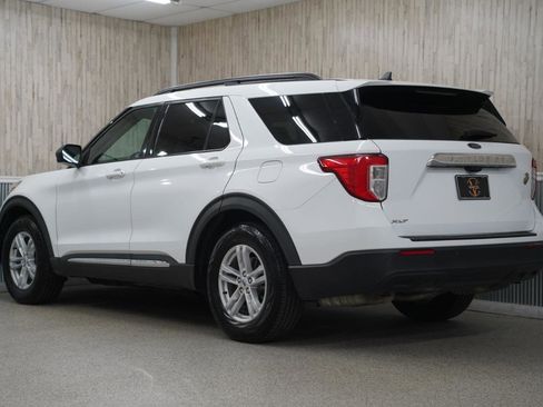Used 2021 Ford Explorer XLT image 7