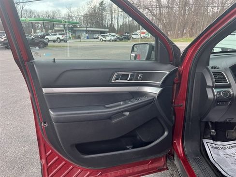 Used 2016 Ford Explorer XLT w/ Equipment Group 202A image 18