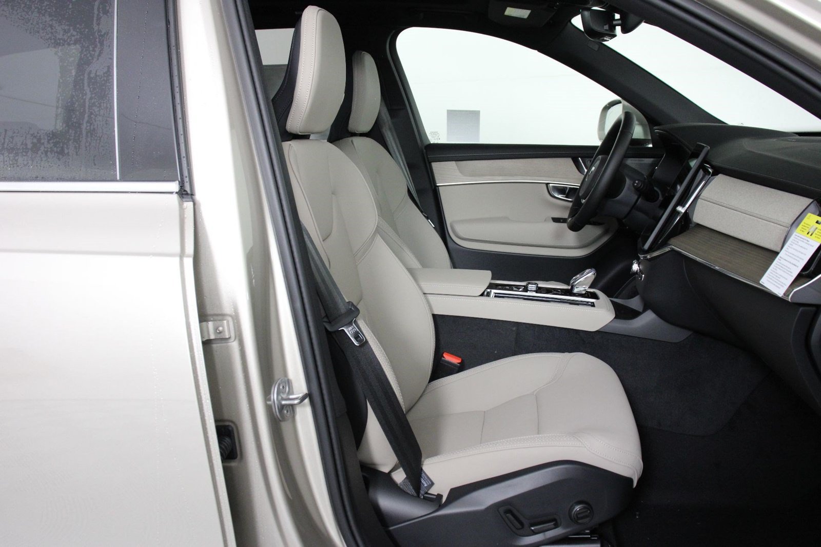 New 2026 Volvo XC90 T8 Plus w/ Protection Package Premier AWD/4WD image 10
