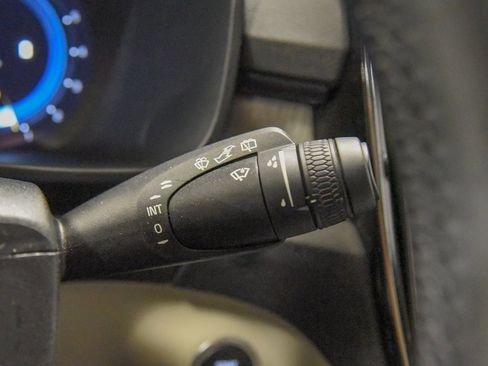 Used 2024 Volvo XC40 B5 Plus image 27