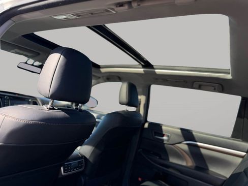 Used 2016 Toyota Highlander Limited image 25