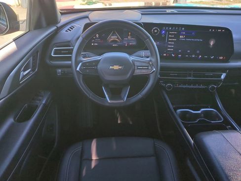 Used 2025 Chevrolet Traverse LT image 20