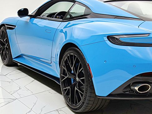Used 2024 Aston Martin DB12 Coupe RWD image 9