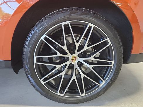 Used 2023 Porsche Macan AWD/4WD image 10