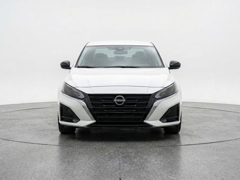 Used 2025 Nissan Altima 2.5 SV image 2