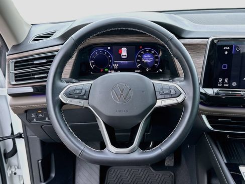 Used 2025 Volkswagen Atlas SEL AWD/4WD image 14