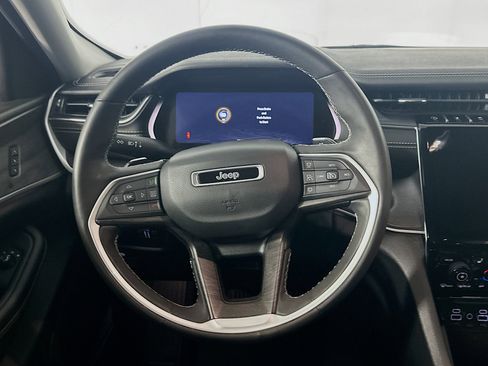 Used 2023 Jeep Grand Cherokee L Limited w/ Black Appearance Package image 18