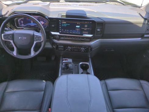 Used 2024 Chevrolet Silverado 1500 LT Trail Boss w/ LT Trail Boss Premium Package AWD/4WD image 17