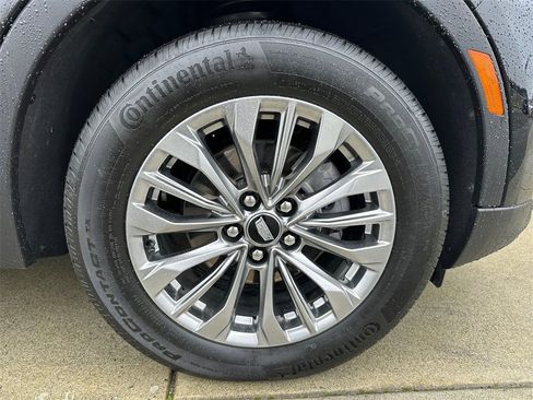 Certified 2025 Cadillac XT4 Premium Luxury image 9