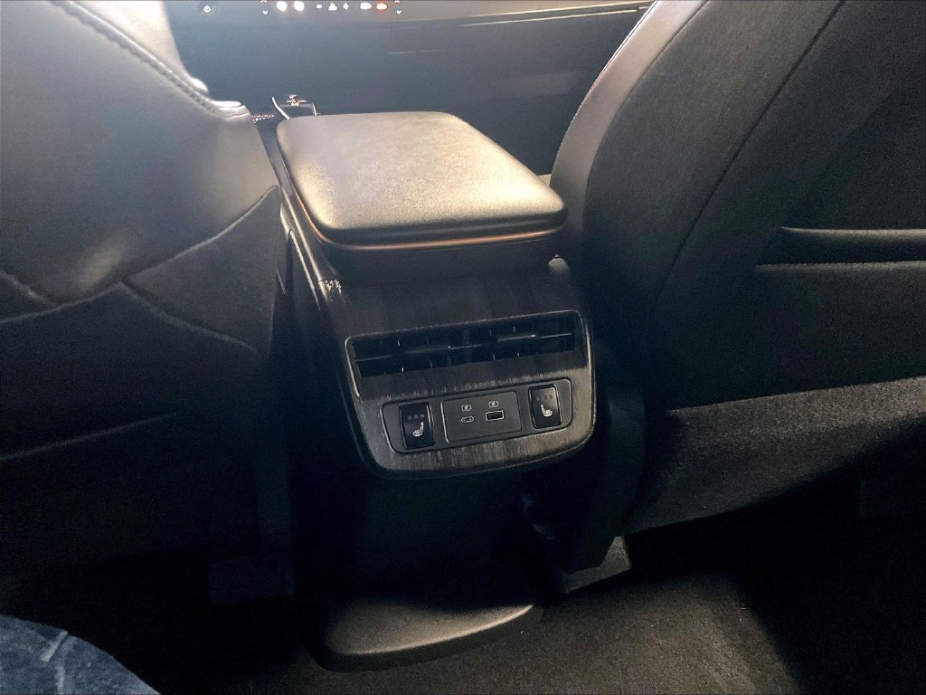 Certified 2023 Nissan Ariya AWD image 27
