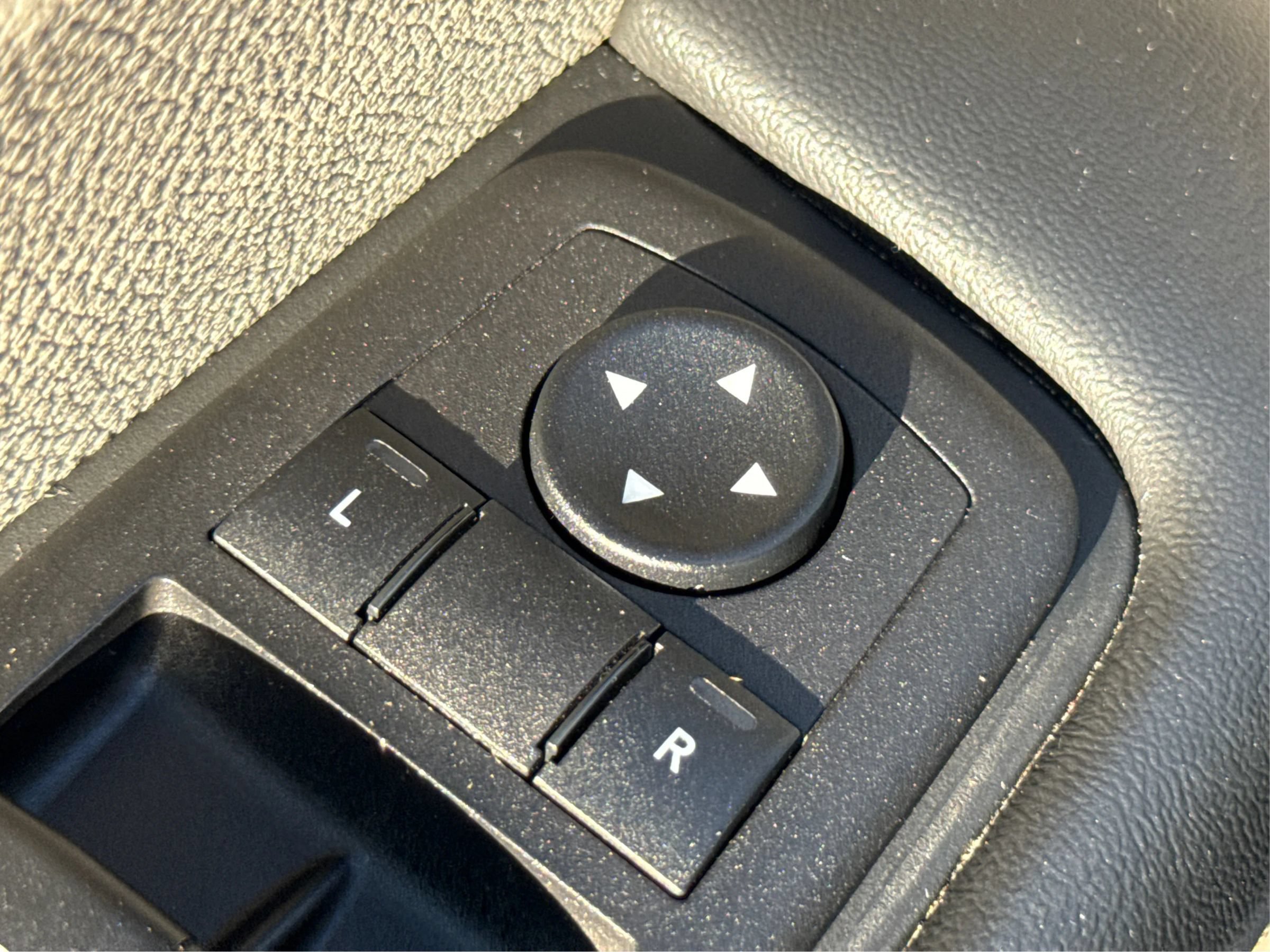 Used 2023 Chrysler Pacifica Touring-L FWD image 41