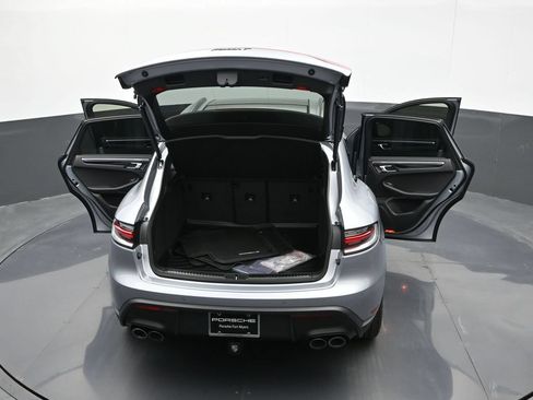 Certified 2025 Porsche Macan Turbo AWD/4WD image 29