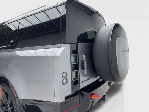 Used 2024 Land Rover Defender 130 X image 9