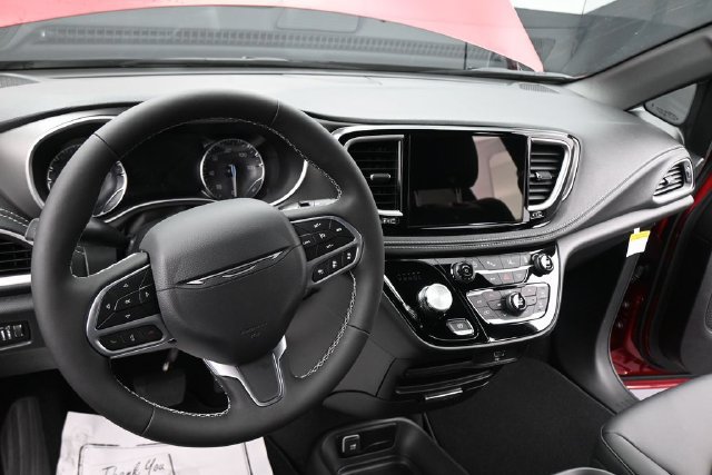 New 2027 Chrysler Pacifica Select AWD/4WD image 25