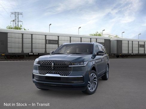 New 2026 Lincoln Navigator Reserve image 2