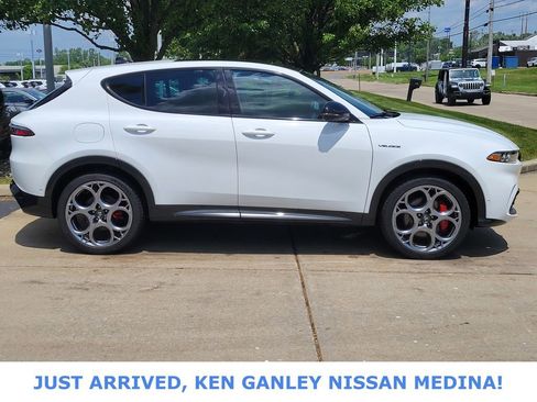 Used 2024 Alfa Romeo Tonale Veloce AWD/4WD image 2