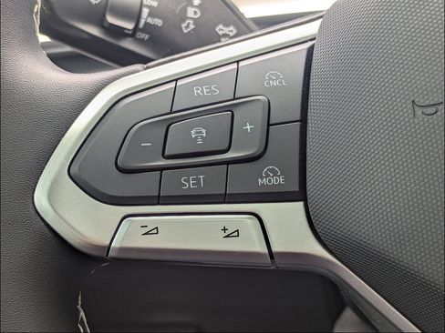 Used 2026 Volkswagen Tiguan SE FWD image 26