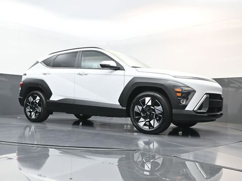 Certified 2025 Hyundai Kona SEL FWD image 21