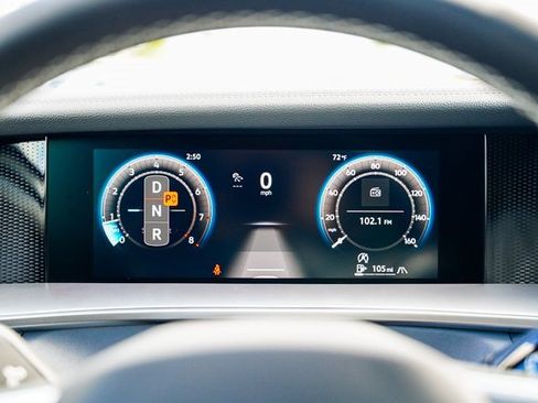 New 2025 Volkswagen Tiguan SE image 10