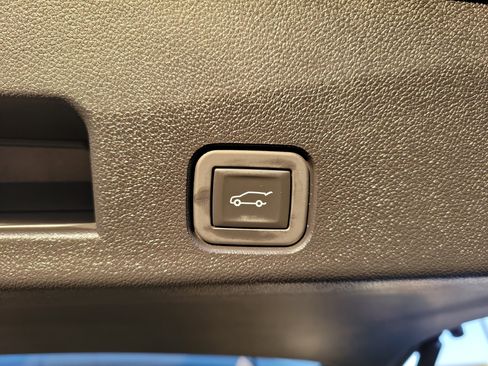 Used 2024 Chevrolet Traverse LT image 23