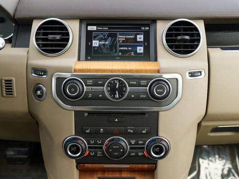 Used 2016 Land Rover LR4 HSE LUX image 50