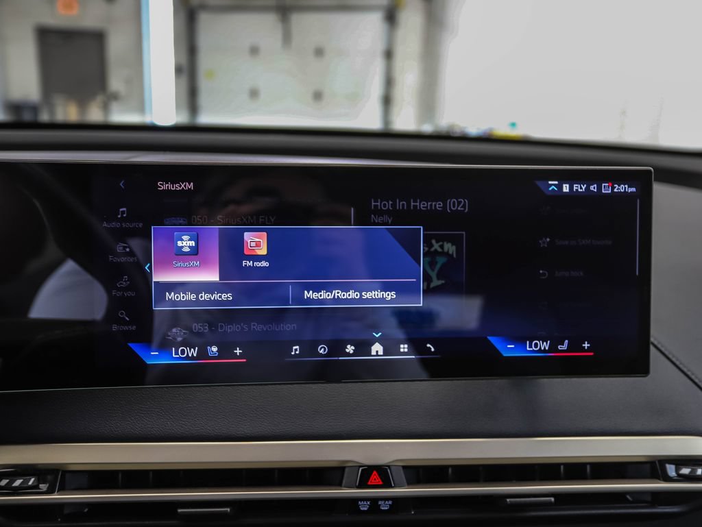 Certified 2024 BMW iX xDrive50 w/ Sport Package AWD/4WD image 17