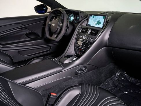 Used 2021 Aston Martin DB11 Coupe image 17