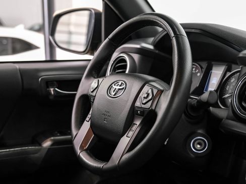 Used 2019 Toyota Tacoma TRD Off-Road AWD/4WD image 13