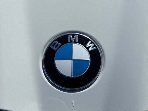 Used 2025 BMW 530i xDrive w/ Premium Package image 18