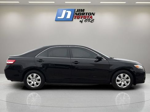 Used 2011 Toyota Camry LE FWD image 4
