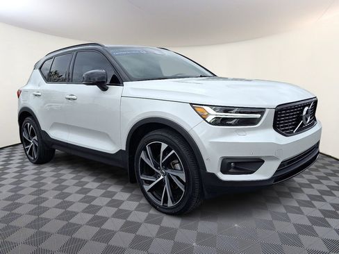 Used 2022 Volvo XC40 T5 R-Design w/ Advanced Package image 1