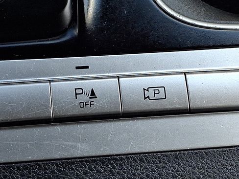 Used 2022 Kia Carnival LX FWD image 25