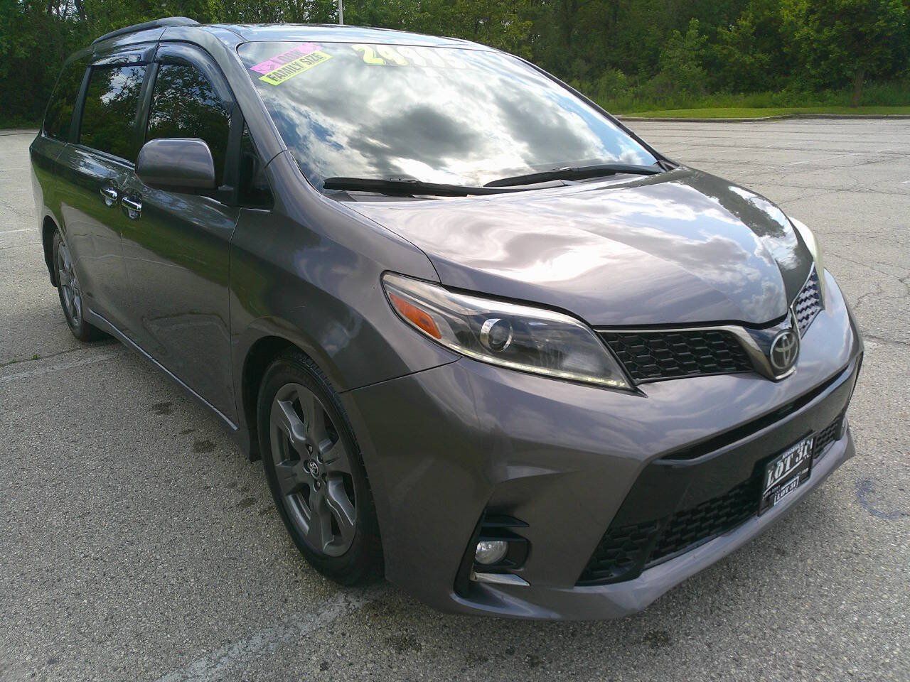 Used 2018 Toyota Sienna SE FWD image 6