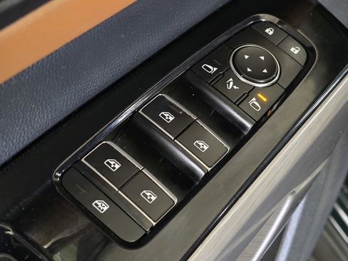 Used 2023 Nissan Pathfinder Platinum image 23