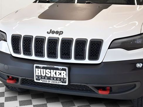 Used 2019 Jeep Cherokee Trailhawk AWD/4WD image 14