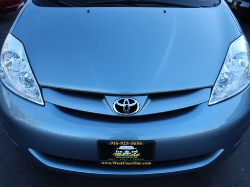 Used 2010 Toyota Sienna LE image 9