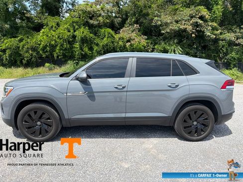 Used 2024 Volkswagen Atlas Cross Sport SE FWD image 2